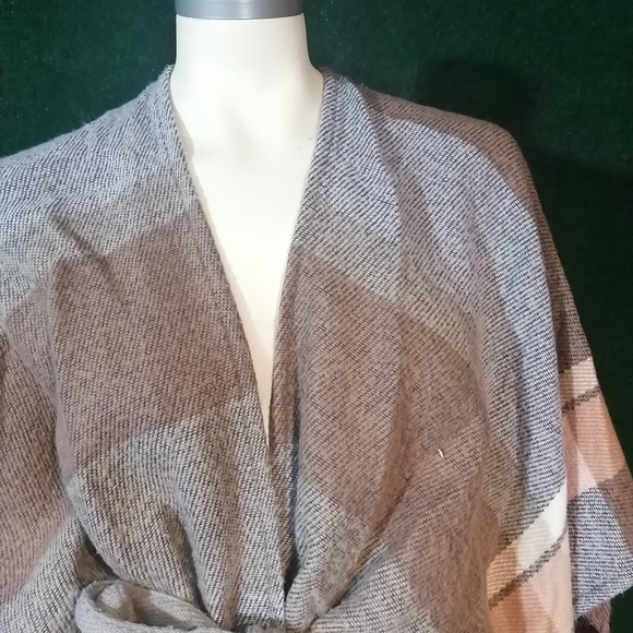 Poncho sweater - Picture 4 of 5